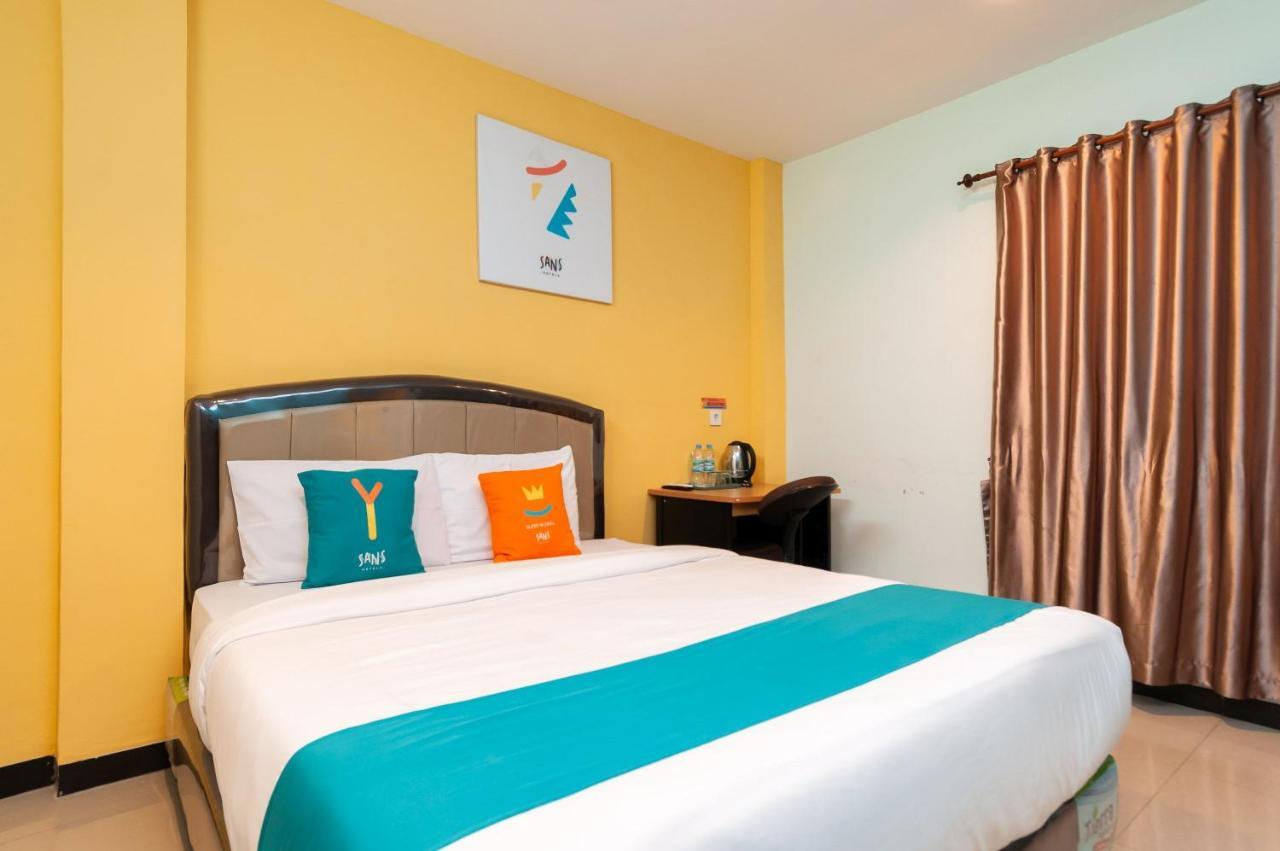 Sans Hotel Finest Medan Buitenkant foto