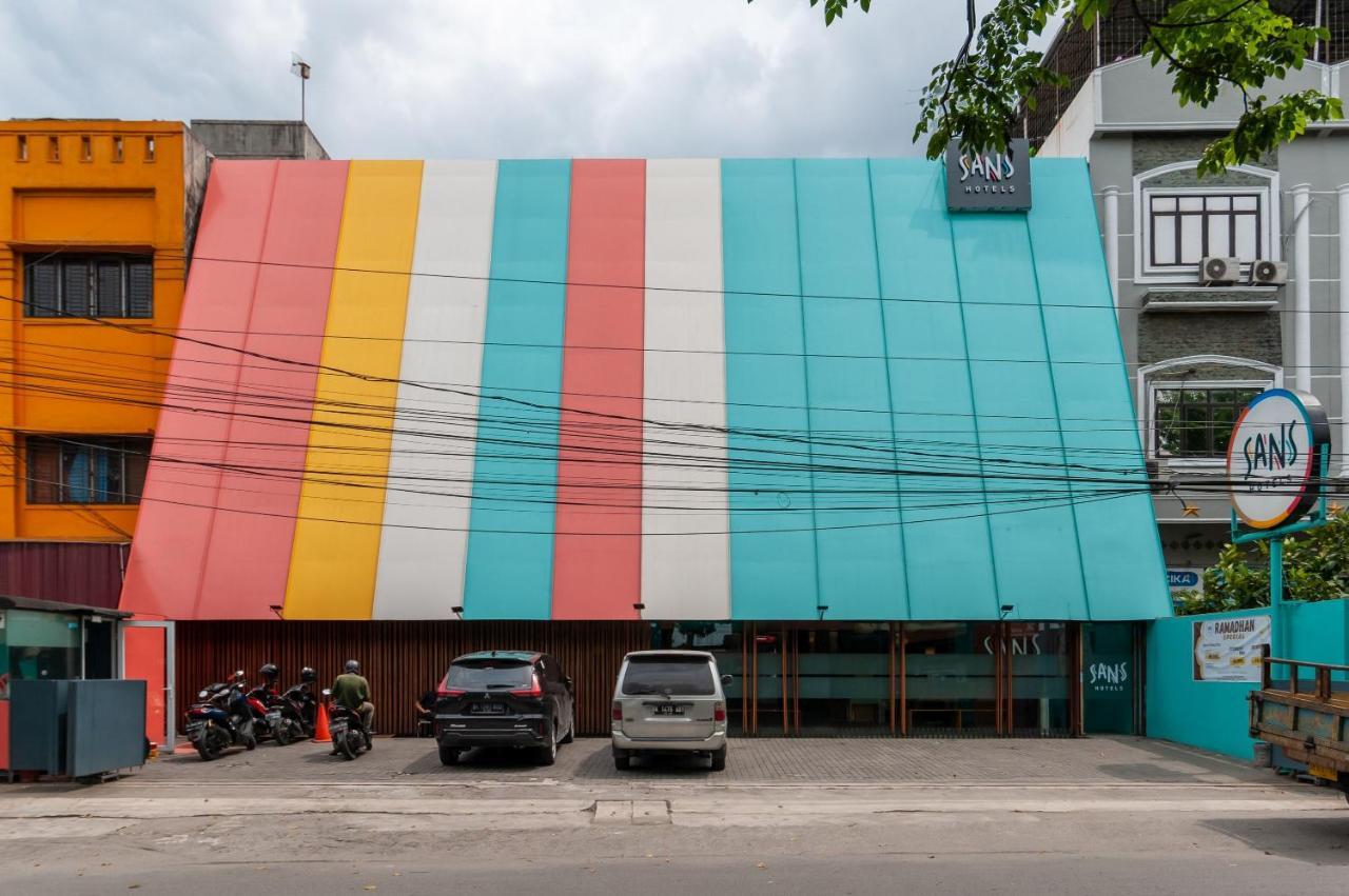 Sans Hotel Finest Medan Buitenkant foto