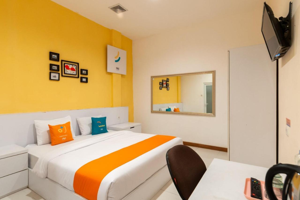 Sans Hotel Finest Medan Buitenkant foto