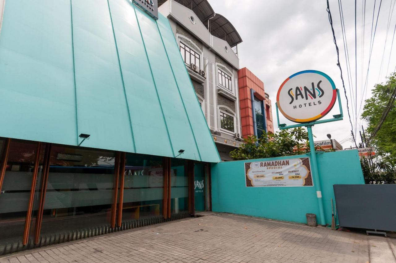 Sans Hotel Finest Medan Buitenkant foto